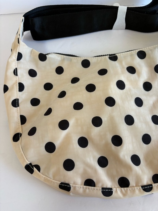NWT BAGGU BAGGU Medium Nylon Crescent Bag -  Cream & Black Polka Dot - Picture 5 of 13